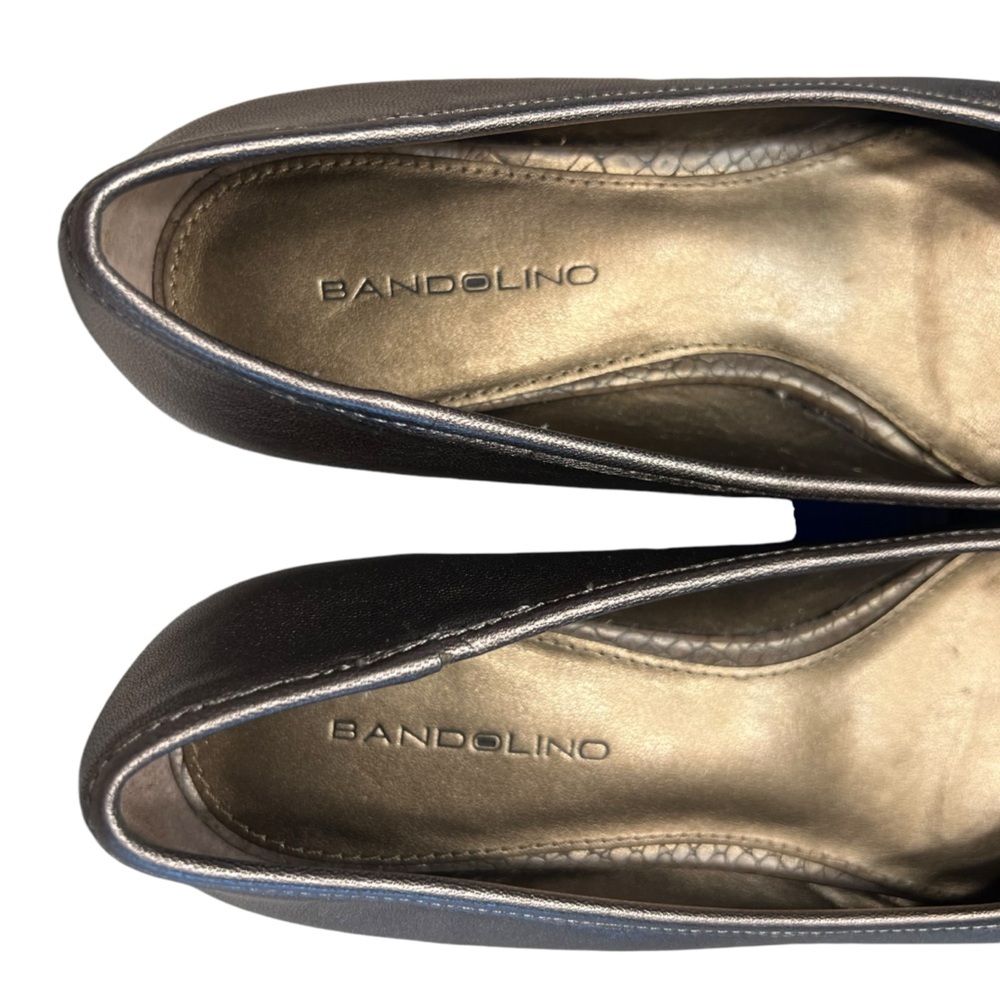 Bandolino Crome Antique Gold Leather Buckle Detail Closed Toe Flats Size 7 - Picture 2 of 12